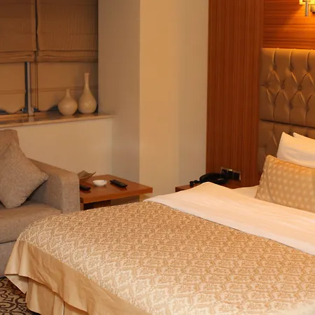 Emir Royal 4*